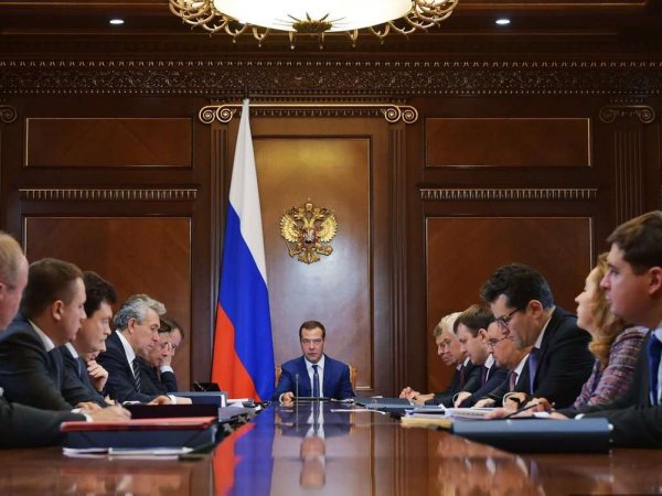 Российское правительство в полном составе уходит в отставку