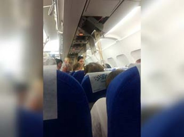 "Выпали маски, взрослые крестились": в Волгограде аварийно сел самолет из Турции