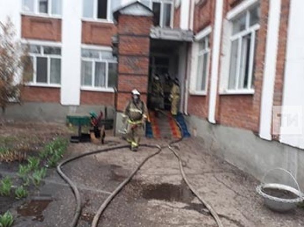 В Татарстане мужчина с ножом напал на детский сад и поджег здание