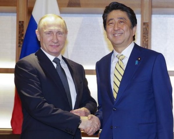 "Перевода не нужно?": во время выступления Путина пропал переводчик с японского