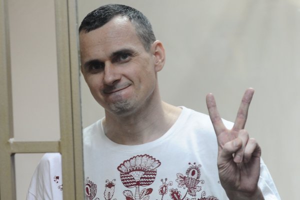 Осужденный на 20 лет режиссер Сенцов объявил бессрочную голодовку