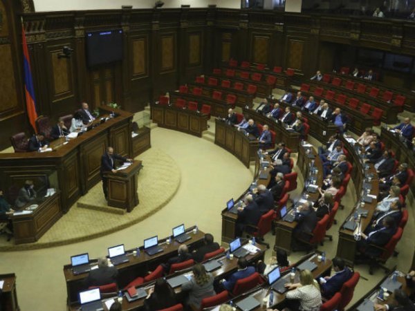 Парламент Армении отказался назначить Никола Пашиняна премьер-министром
