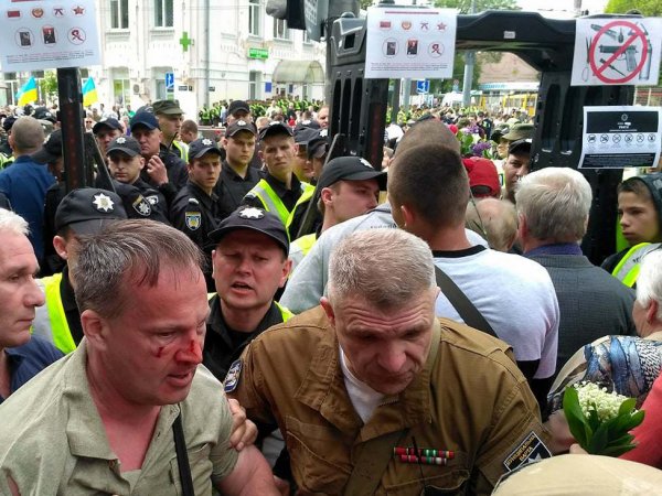 Киевские тележурналисты назвали антиукраинским лозунг "Фашизм не пройдет"