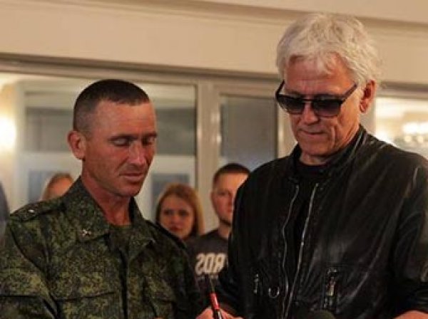 Певец Александр Маршал заявил, что готов "взяться за оружие" и воевать на Донбассе