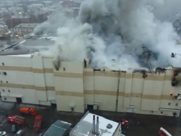 СКР возложил вину за пожар в "Зимней вишне" на спасателей в Кемерово