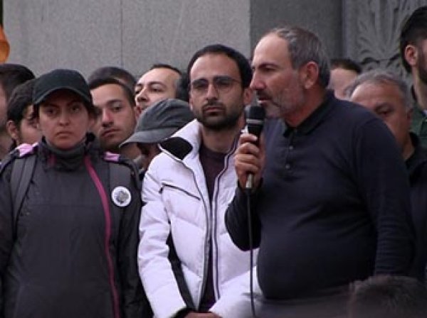 Лидер протестов Никол Пашинян избран премьером Армении