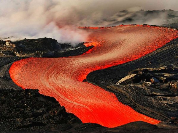 Извержение вулкана на Гавайях разрушило более 30 домов