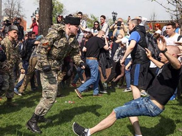 Казаки объяснили свое участие в разгоне протестной акции в Москве 5 мая