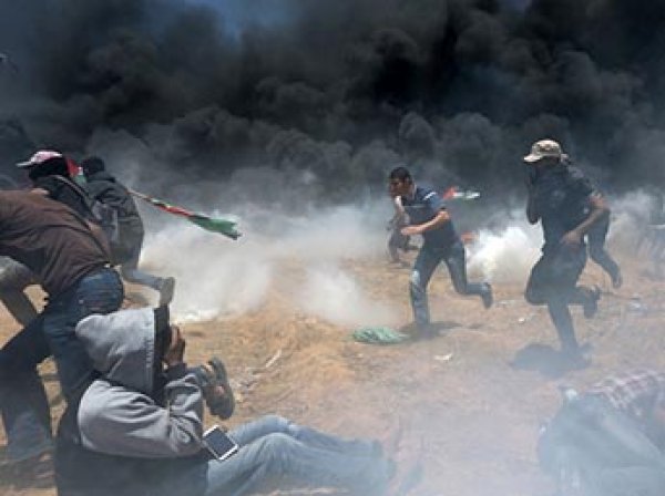 При столкновениях в секторе Газе погиб 41 палестинец, более 900 человек ранены