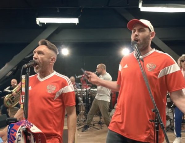 Российские футболисты заставили Слепакова и Шнурова извинятся в песне "Чемпионы"