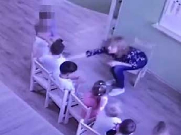 СКР показал видео издевательств над детьми в частном саду Барнаула