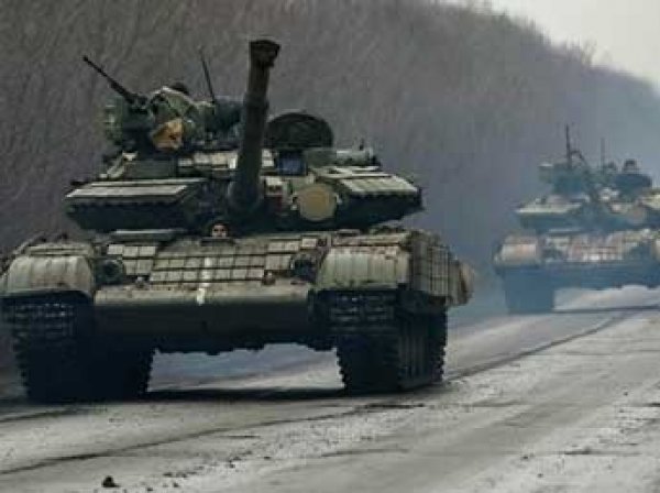 Украина стянула военную технику и солдат в российской форме к границам ЛНР
