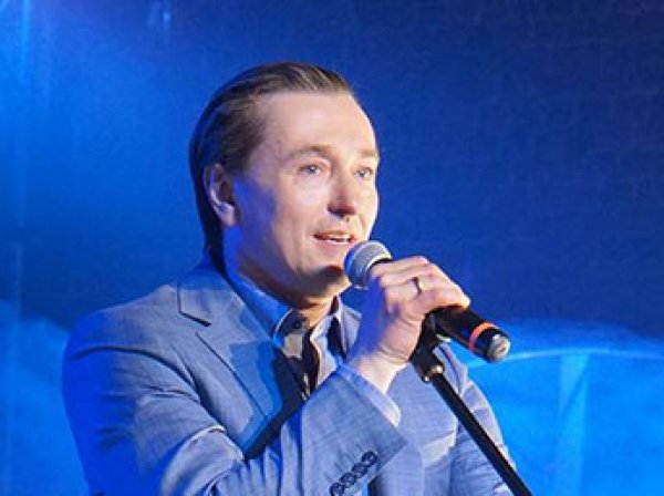 Сергей Безруков создал рок-группу и выпустил первый сингл
