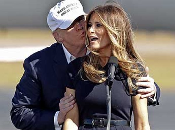 Трампу пришлось объяснять надпись "Мне все равно" на куртке своей жены