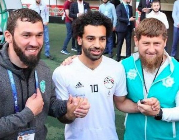 СМИ: Салах намерен покинуть сборную Египта после встречи с Кадыровым