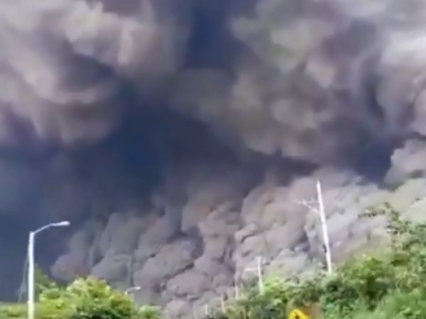 В Сети появилось видео страшного извержения вулкана в Гватемале
