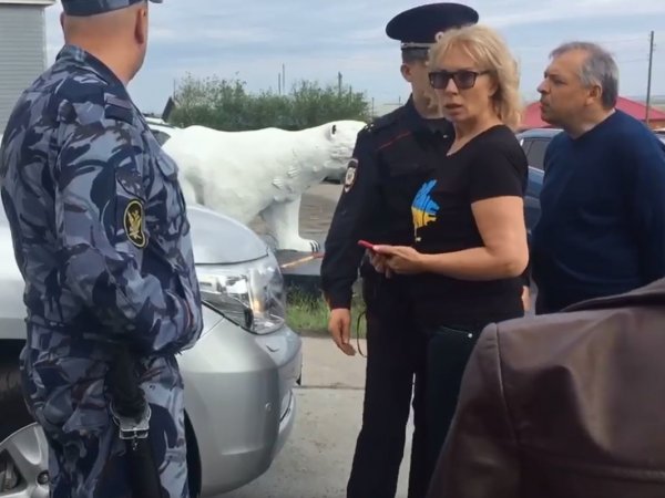 Омбудсмен из Украины устроила провокацию перед входом в колонию, где сидит Сенцов