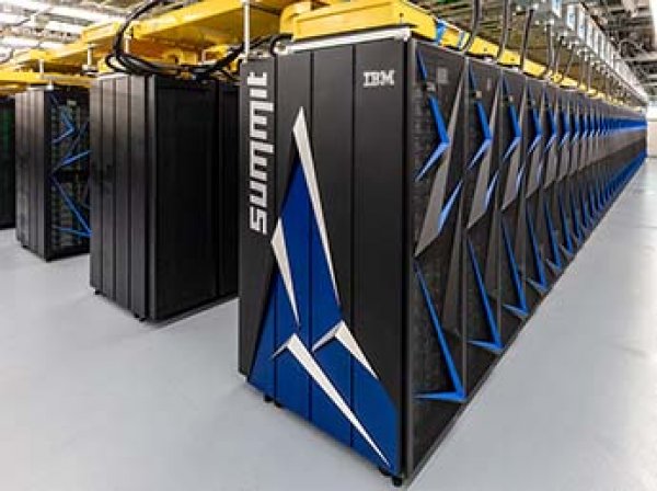 IBM создала самый мощный в мире компьютер размером с два теннисных корта