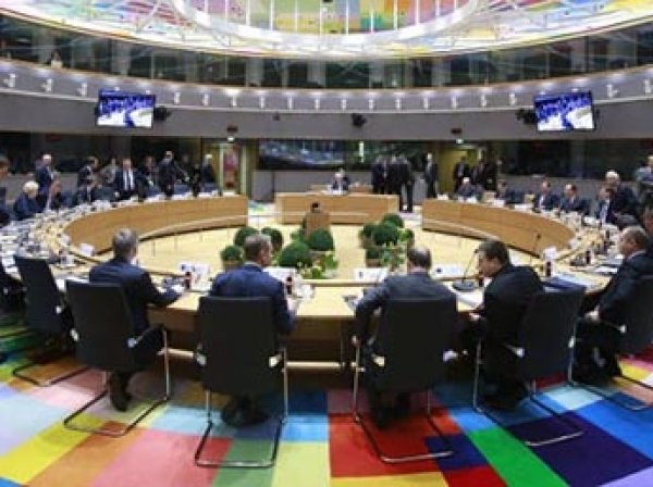 ЕС после 12-часовых споров решил продлить санкции против РФ