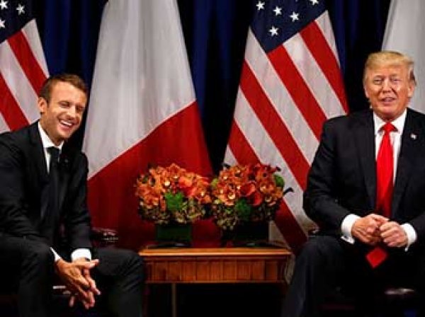 Президент Франции Макрон сравнил разговоры с Трампом с содержимым сосиски
