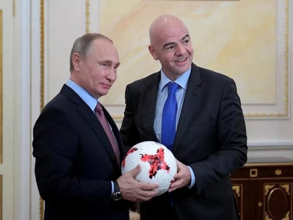 Путин на Красной площади не забил гол после паса Инфантино