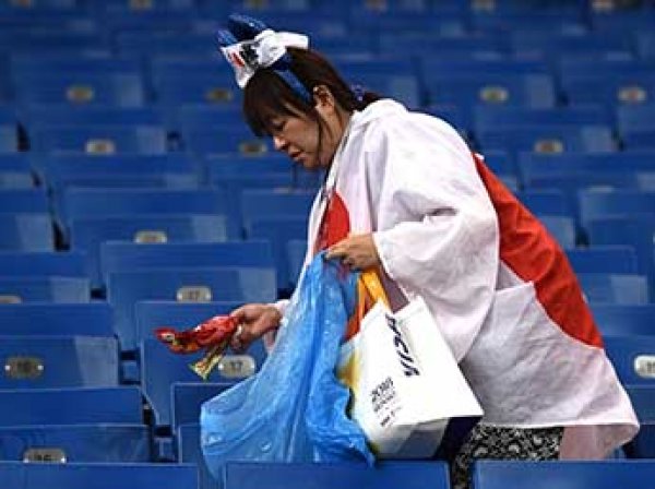 Сборная Японии после матча с Бельгией убрала раздевалку и оставила записку на русском языке