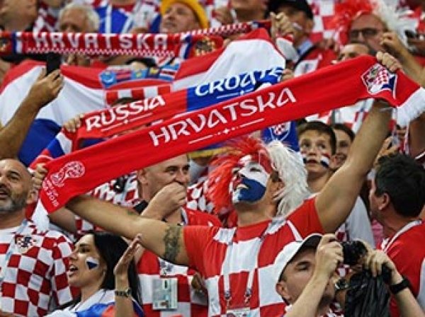 В Москве хорватские болельщики растянули огромный баннер в адрес России