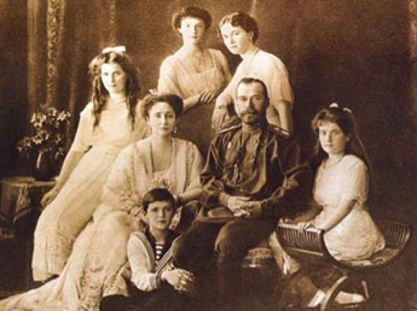 Эксперты выяснили, кому принадлежат останки расстрелянной под Екатеринбургом семьи Николая II