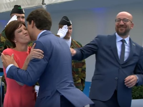 "Худшее, что случилось с Канадой": Трюдо раскритиковали за шутку с поцелуем чужой жены