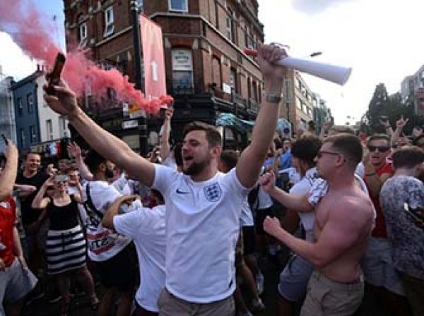 Английские футбольные фанаты устроили погром в IKEA после победы над Швецией на ЧМ-2018