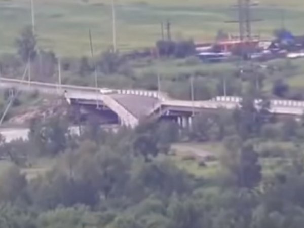 Опубликовано видео момента обрушения моста в Чите