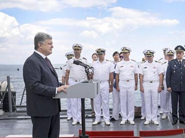 Порошенко заявил о планах России напасть на Мариуполь