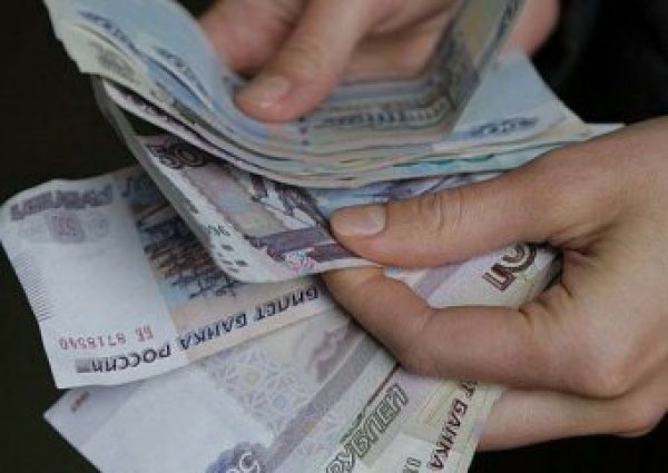 Курс доллара на сегодня, 11 июля 2018: девальвацию рубля назвали "козырем" российских властей