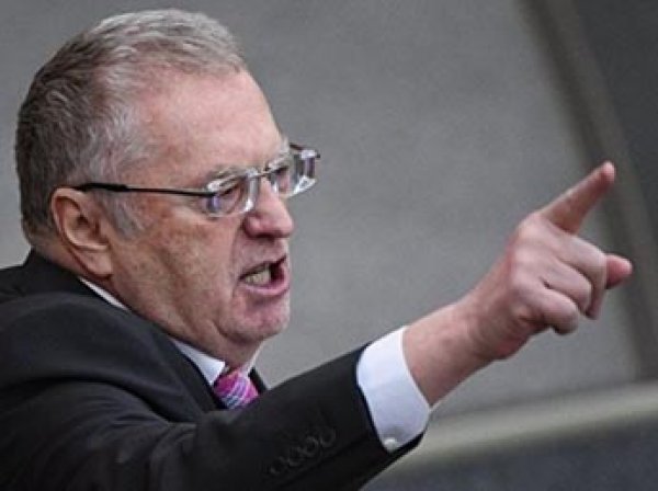 Жириновского облили пивом в фан-зоне ЧМ-2018 в Москве: инцидент попал на видео