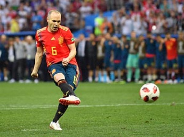Легендарный полузащитник Андрес Иньеста решил уйти из сборной Испании после победы России