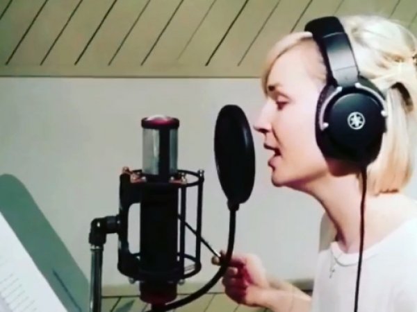 Полина Гагарина поделилась видео, как он ругается во время записи песни