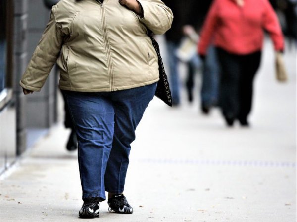 Медики объяснили, почему с возрастом люди набирают вес