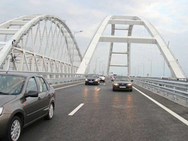 СМИ Украины: Крымский мост разрушается и отделяется от полуострова