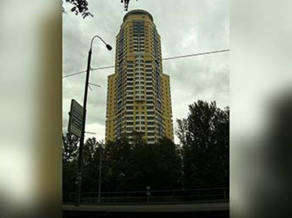 В Москве с 40-го этажа дома упал лифт с мужчиной внутри