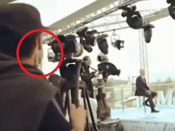 "Полнейшая чушь": оператор устроил перфоманс с лапшой на ушах во время съемки интервью Собянина