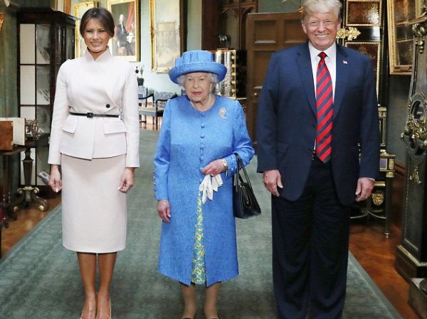 "Тот еще тролль": СМИ рассказали, как королева Елизавета тонко глумится над Трампом