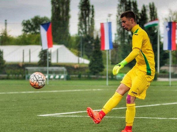 Вратаря украинского ФК выгнали из команды за поддержку России