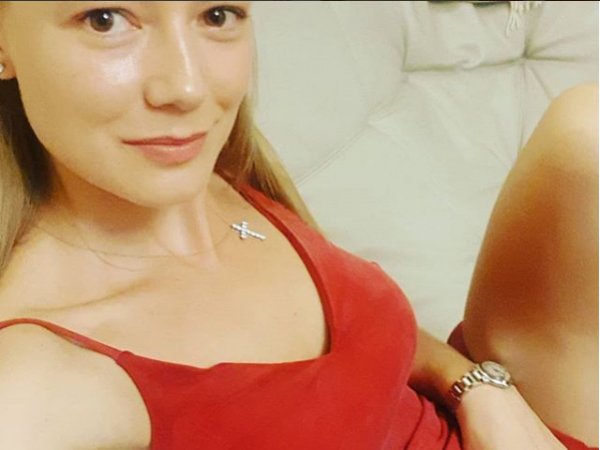 Оксана Акиньшина подогрела слухи о романе со Шнуром откровенным фото в бикини