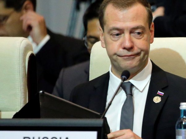 СМИ: Медведев ведет страну к пенсионному краху, подобно тому, как это происходит в США