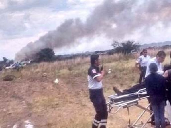 В Мексике разбился самолет со 100 пассажирами на борту: все живы