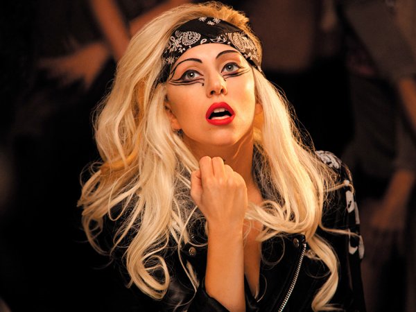 Леди Гага опубликовала голые фото в колготках в Instagram