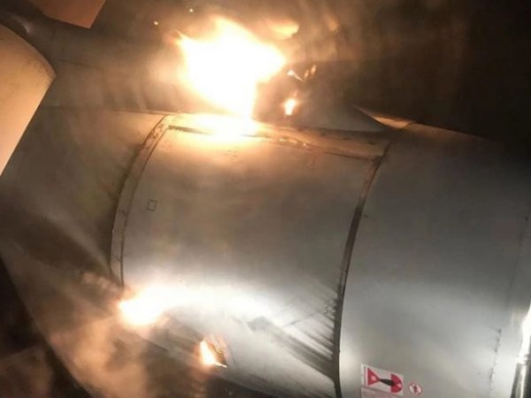 "Горим!": у самолета "Уфа — Сочи" в воздухе загорелся двигатель