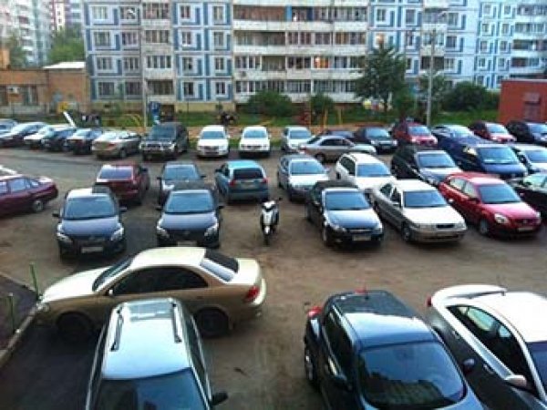 В России могут запретить парковки во дворах