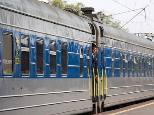 «Какая экзотика!»: в Сети высмеяли украинский «дырявый» поезд