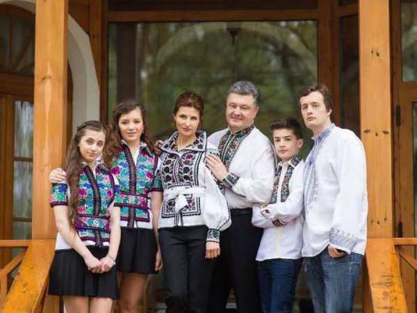 "Либо дуры, либо в Европе": дочери Порошенко не поступили ни в один из украинских вузов